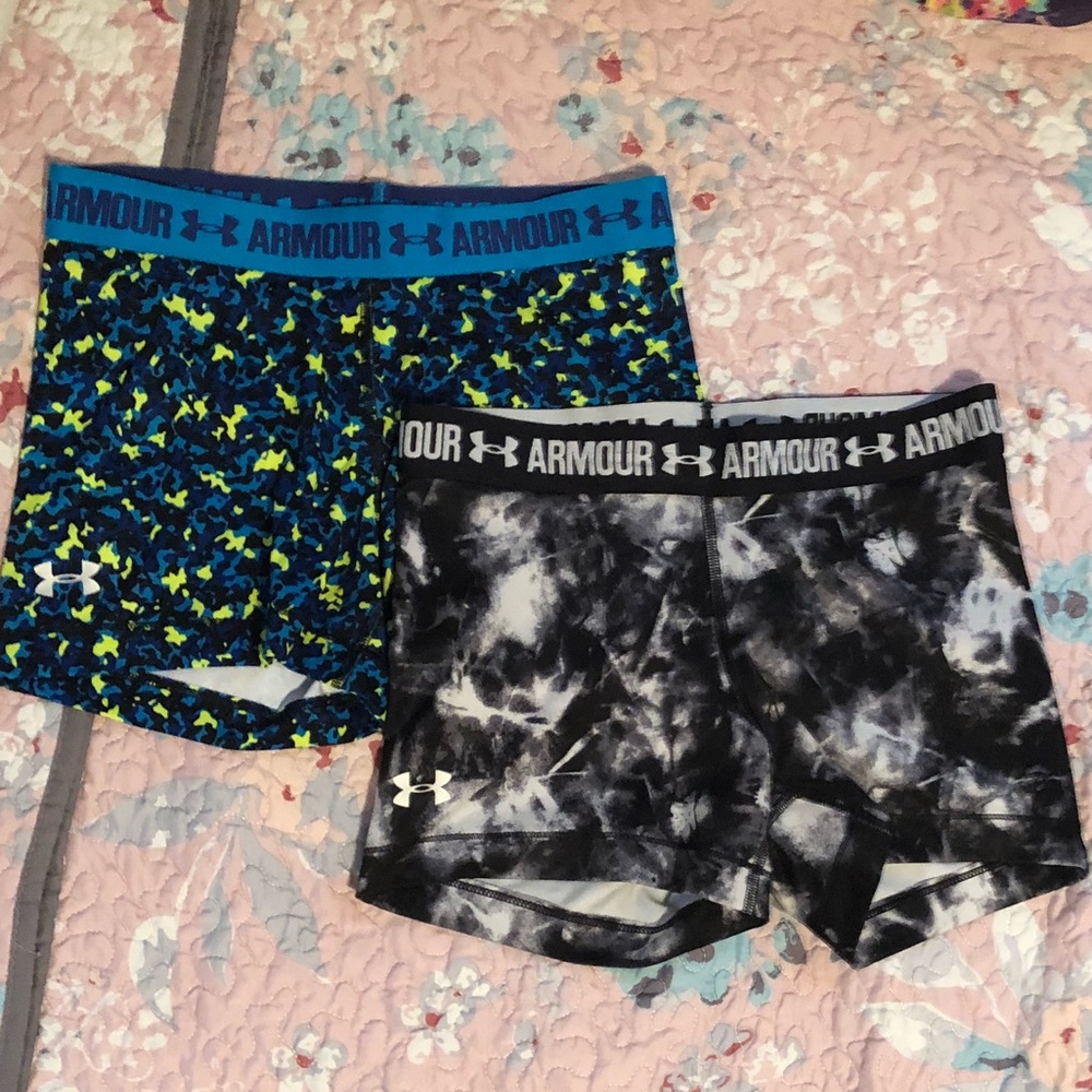 Under Armour Spandex Shorts | ✌🏼 for one!